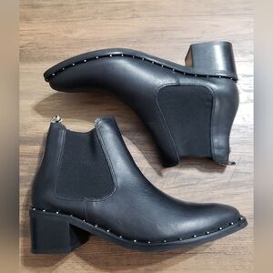 Stivali Women's Alana Chelsea Leather Booties Size 9